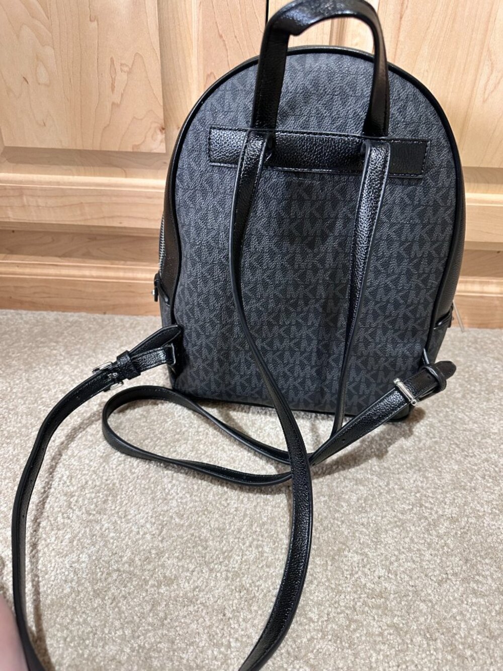 Michael Kors Shelia Medium Signature Backpack Black - Picture 2 of 8